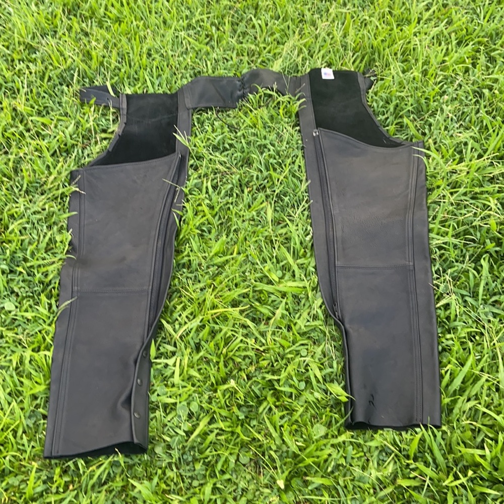 LEATHER RIDING CHAPS | HARLEY DAVIDSON | MADE USA